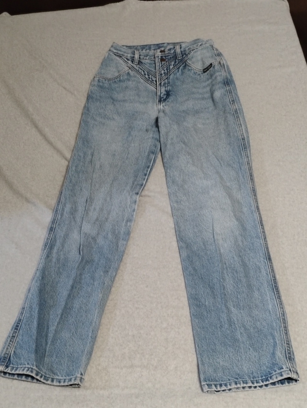 Vintage-Inspired High-Rise Light Blue Straight Jeans